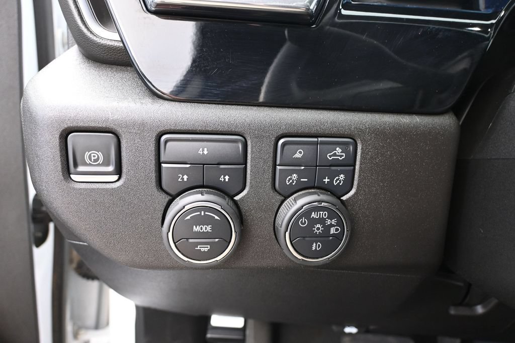 Used 2025 Chevrolet Silverado 3500 LT w/ Safety Package AWD/4WD image 35
