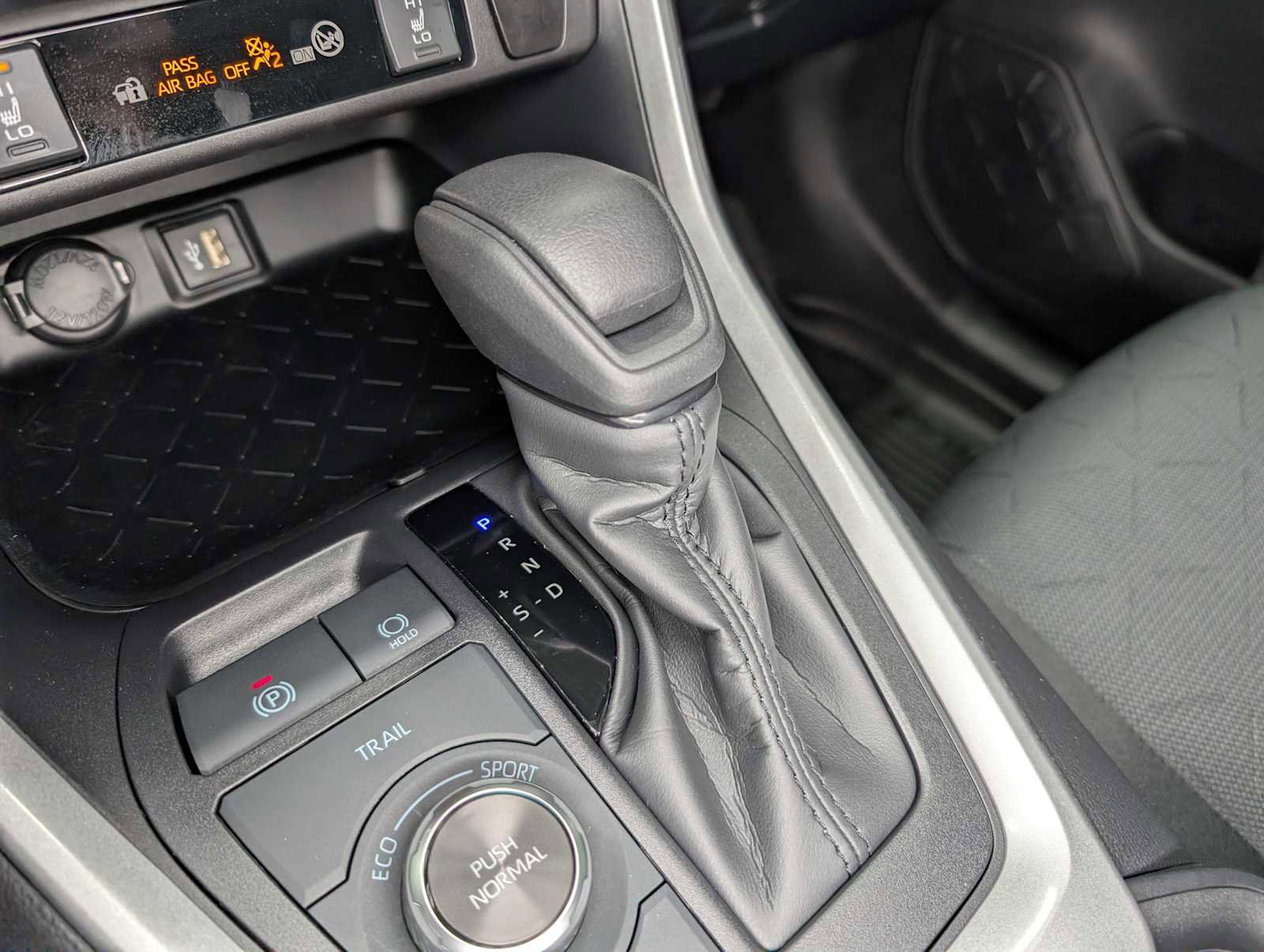 Used 2025 Toyota RAV4 XLE image 31