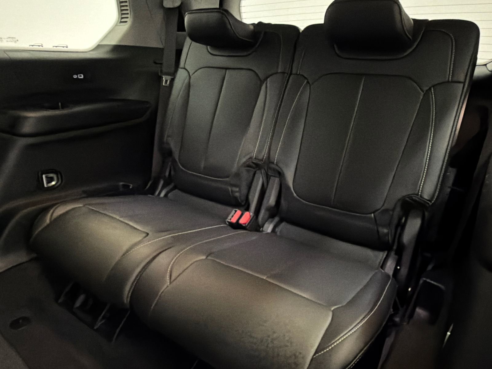 Used 2023 Jeep Grand Cherokee L Limited w/ Luxury Tech Group II image 18