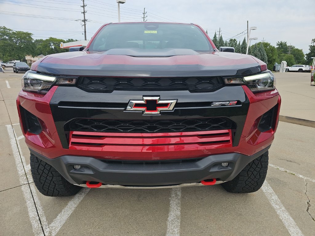 Used 2024 Chevrolet Colorado ZR2 AWD/4WD image 8