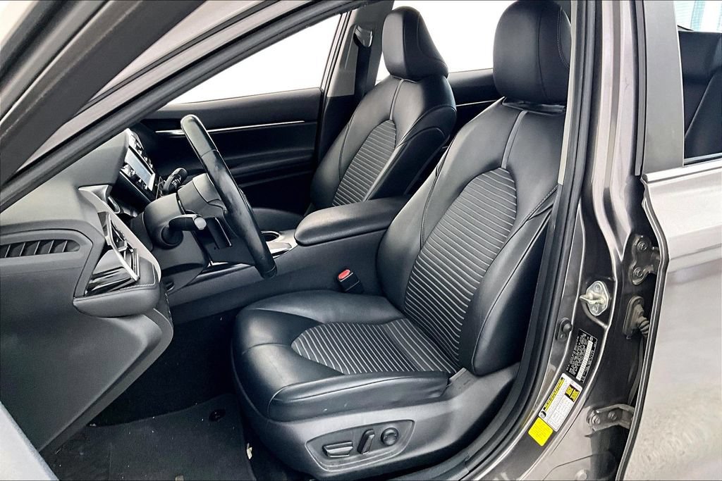 Used 2020 Toyota Camry SE FWD image 29