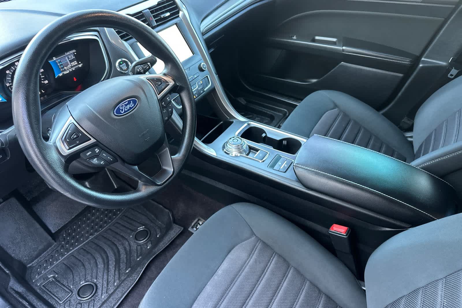 Certified 2020 Ford Fusion SE FWD image 11