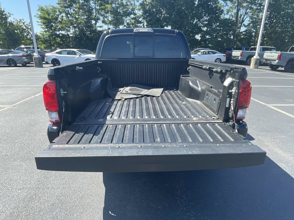 Used 2022 Toyota Tacoma SR AWD/4WD image 12