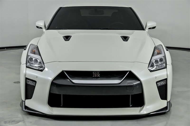 Used 2019 Nissan GT-R Premium w/ Premium Interior Package AWD/4WD image 6