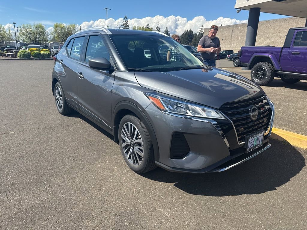 Used 2022 Nissan Kicks SV image 3