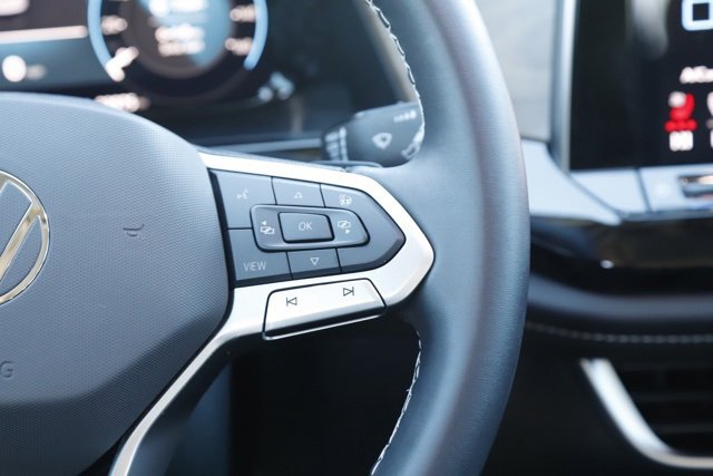 Used 2024 Volkswagen Atlas SE image 25