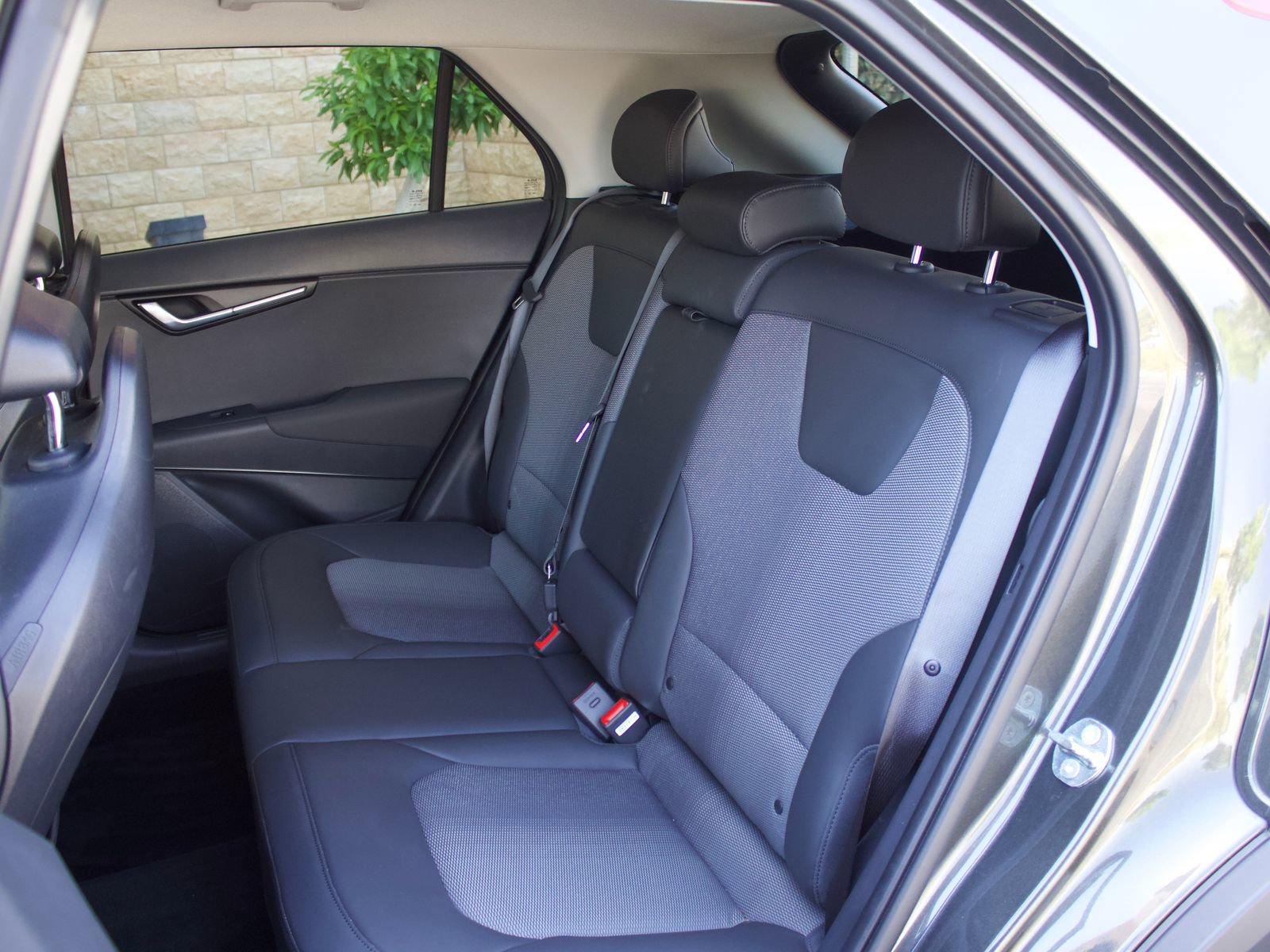 Used 2025 Kia Niro EX FWD image 17