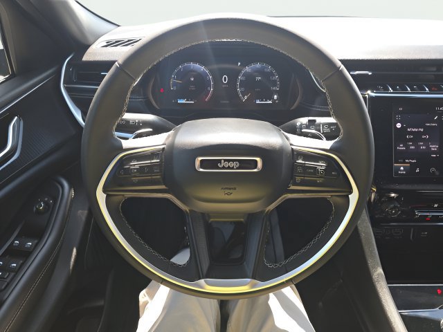Certified 2025 Jeep Grand Cherokee Laredo X AWD/4WD image 19