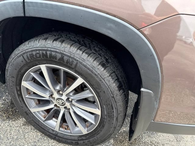 Used 2017 Toyota Highlander XLE FWD image 22