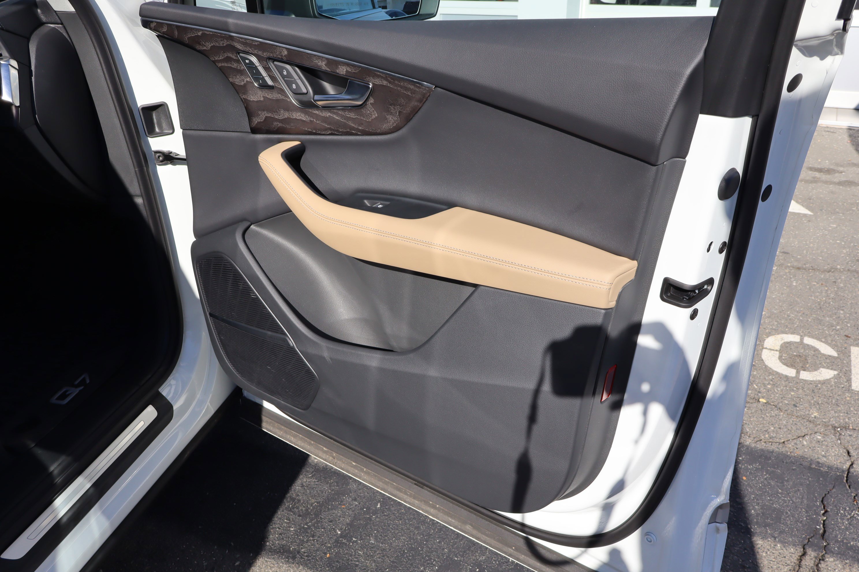 Used 2025 Audi Q7 3.0T Prestige w/ Prestige Package image 37