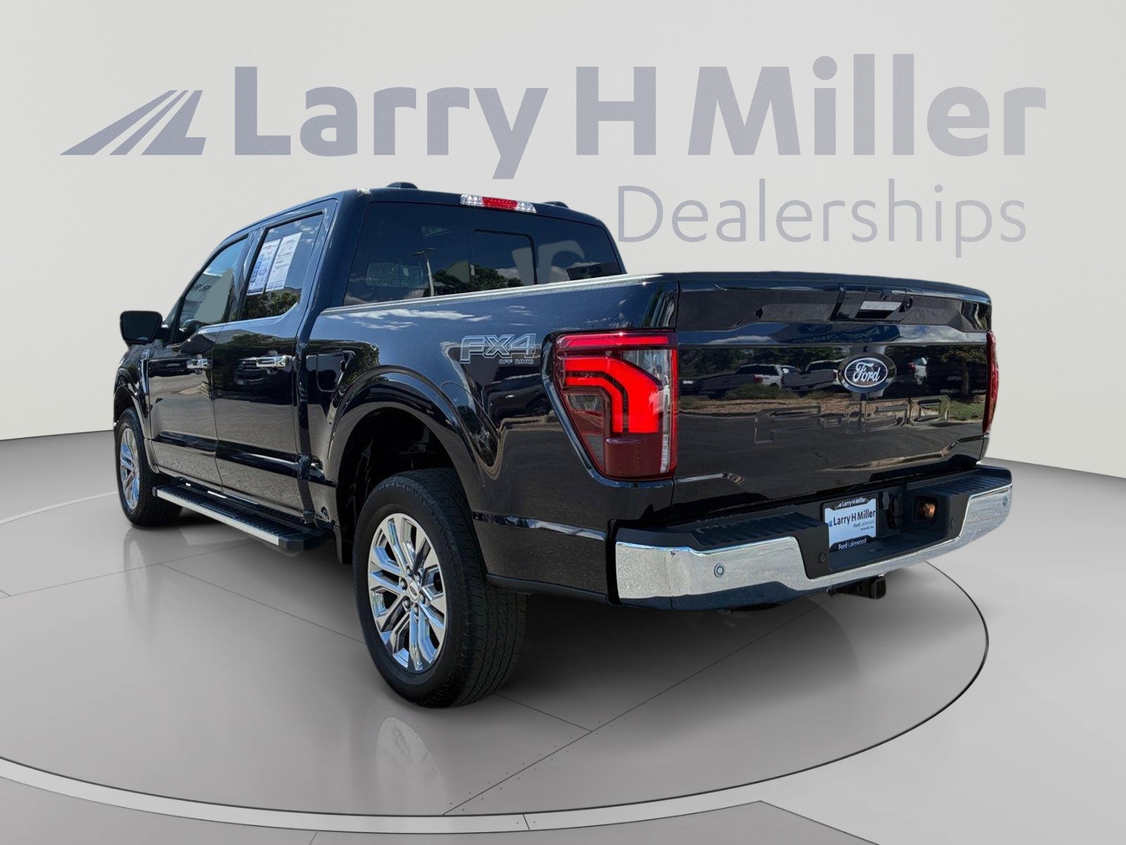 Used 2024 Ford F150 Lariat w/ FX4 Off-Road Package AWD/4WD image 3