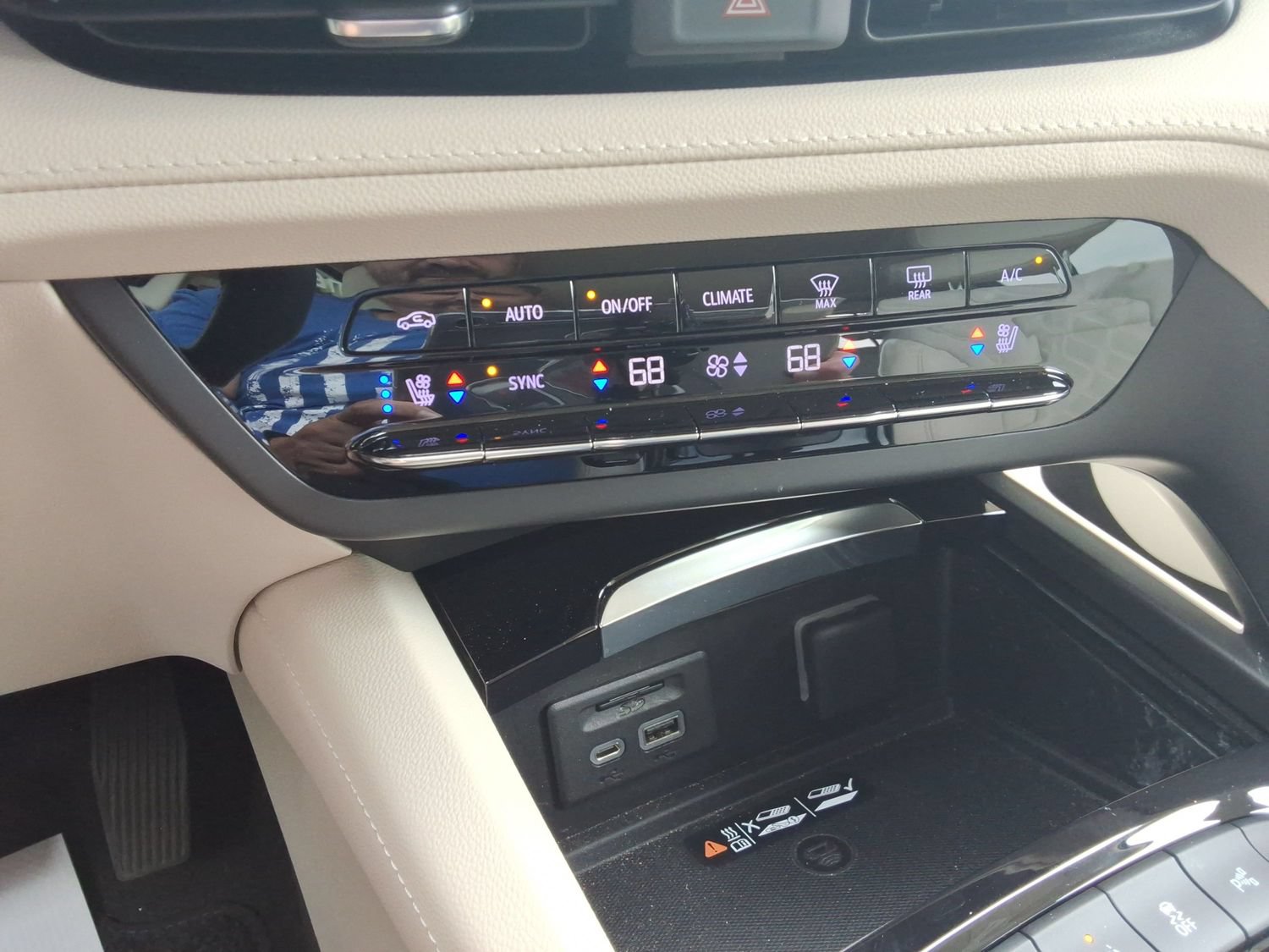 Used 2023 Buick Envision Avenir FWD image 17