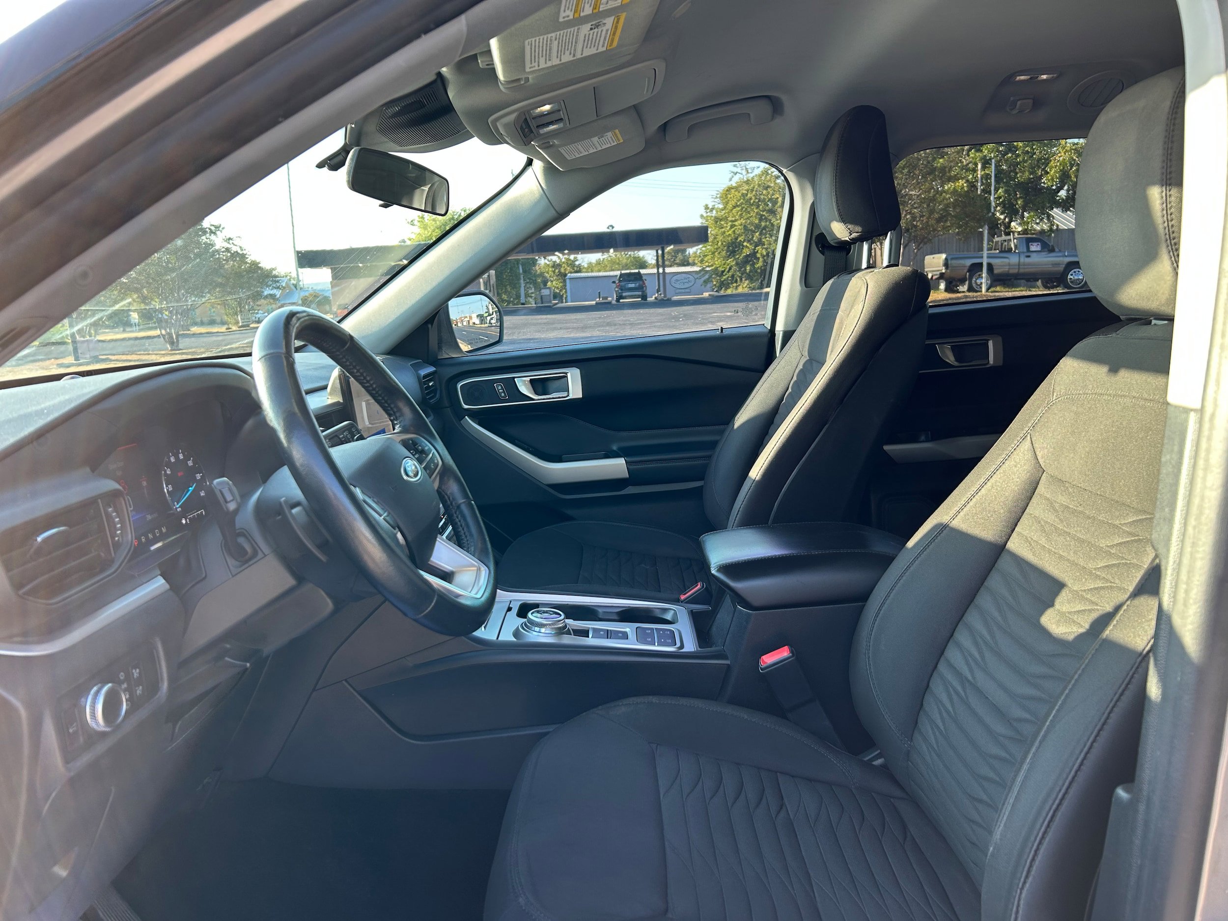 Used 2020 Ford Explorer XLT image 11