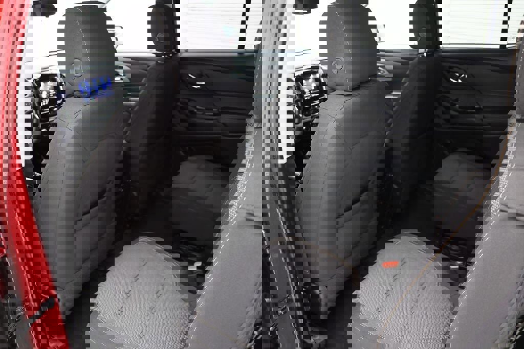 Used 2020 Chevrolet Traverse LT image 11