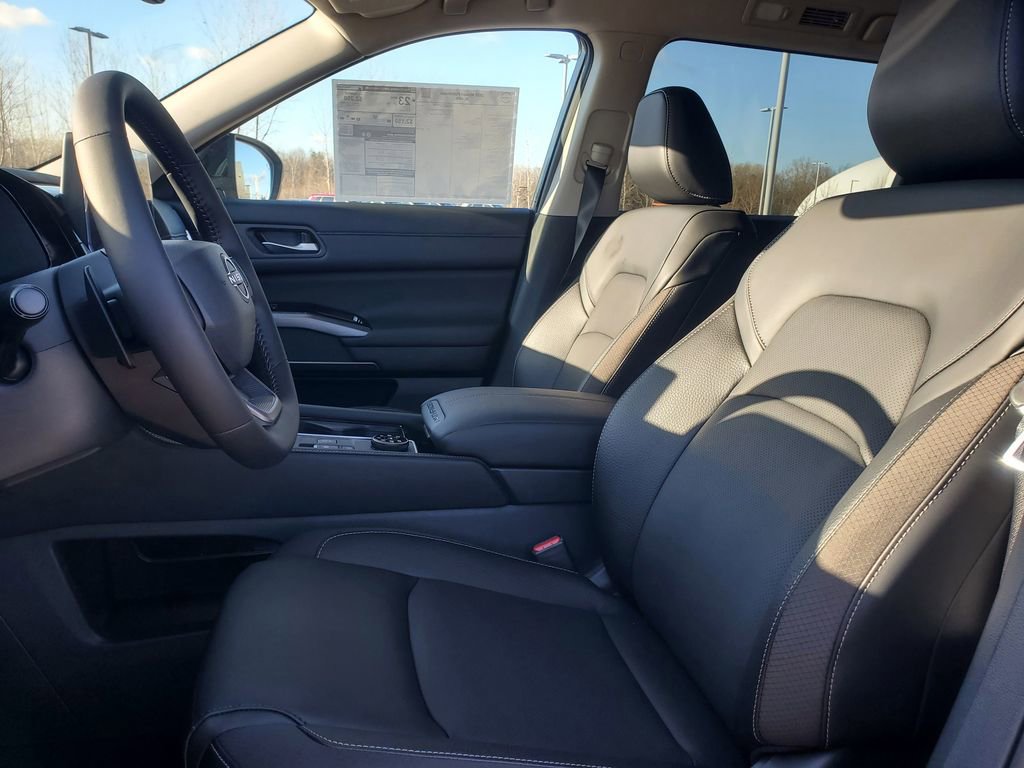 New 2026 Nissan Pathfinder SL image 10