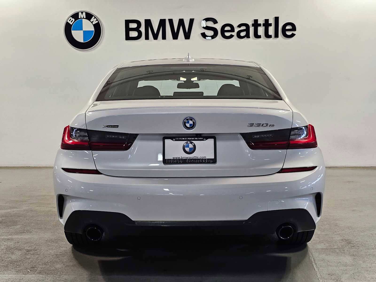 Used 2022 BMW 330e xDrive w/ M Sport Package AWD/4WD image 5