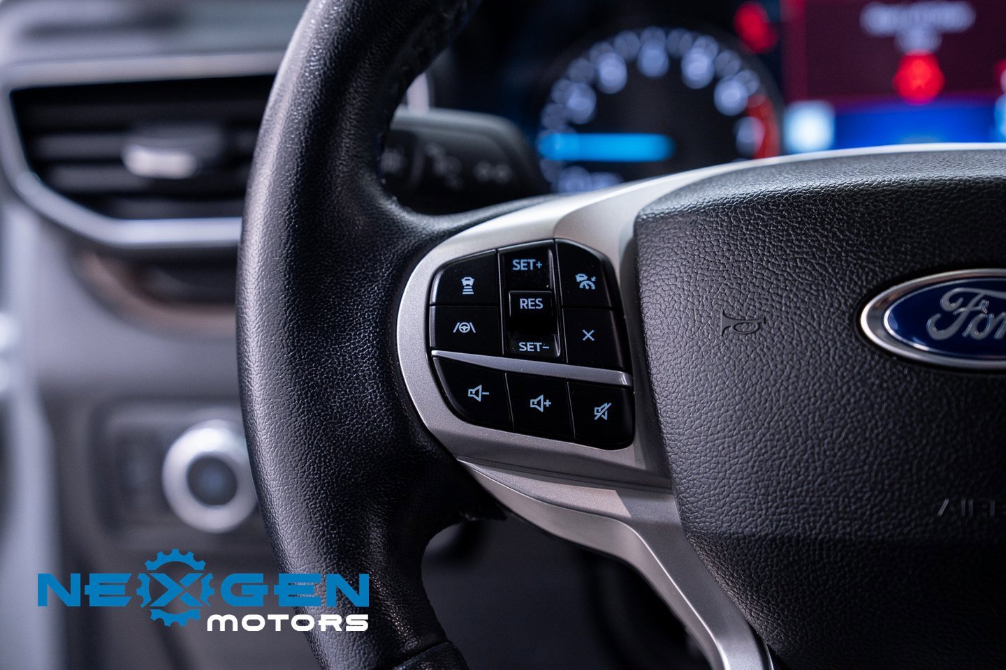 Used 2023 Ford Explorer Limited image 18