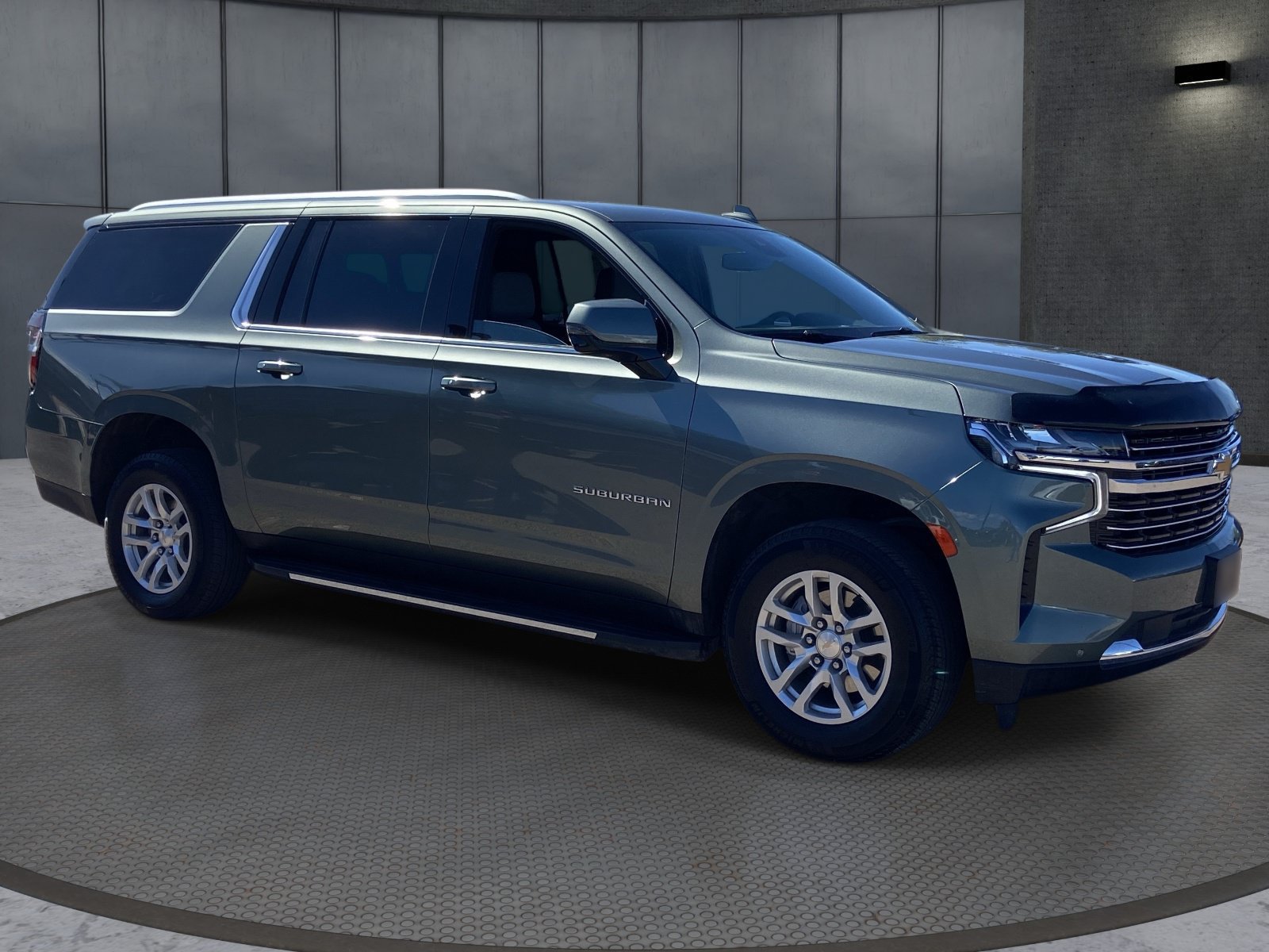 Certified 2023 Chevrolet Suburban LT w/ Luxury Package AWD/4WD image 7