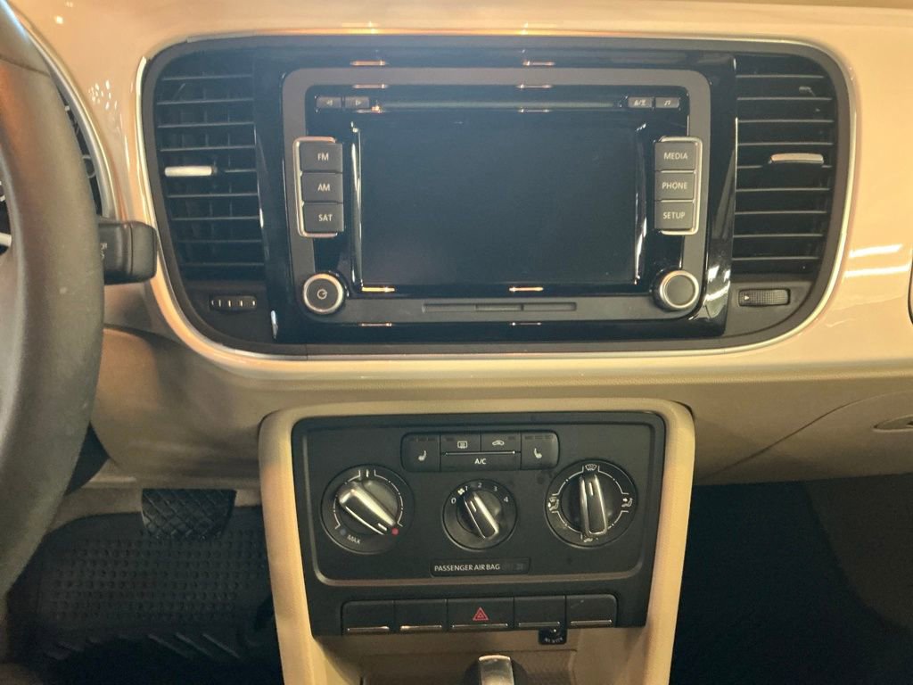 Used 2013 Volkswagen Beetle 2.5 image 19