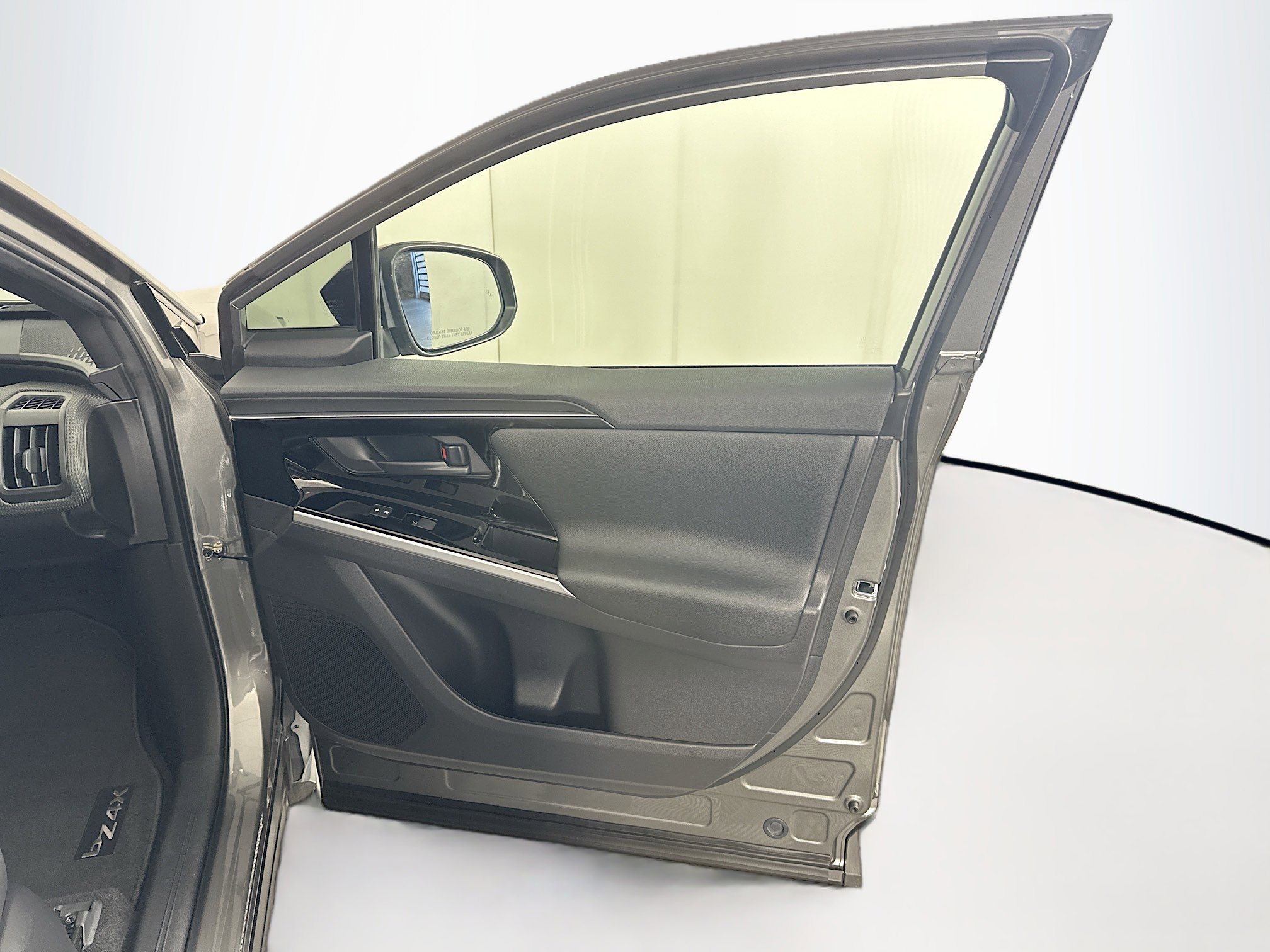 Used 2023 Toyota bZ4X XLE w/ Weather Package FWD image 32