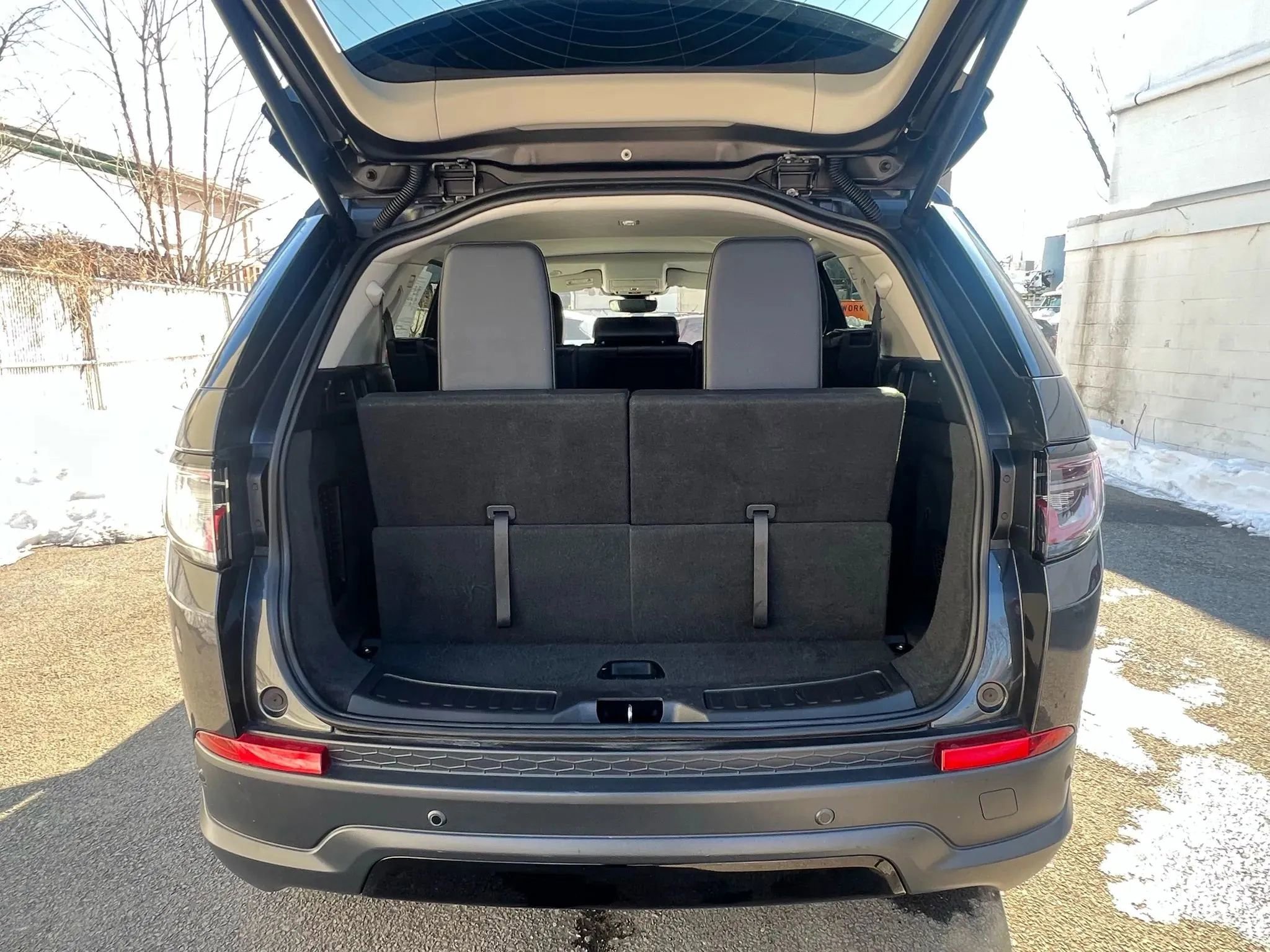 Used 2021 Land Rover Discovery Sport SE image 9