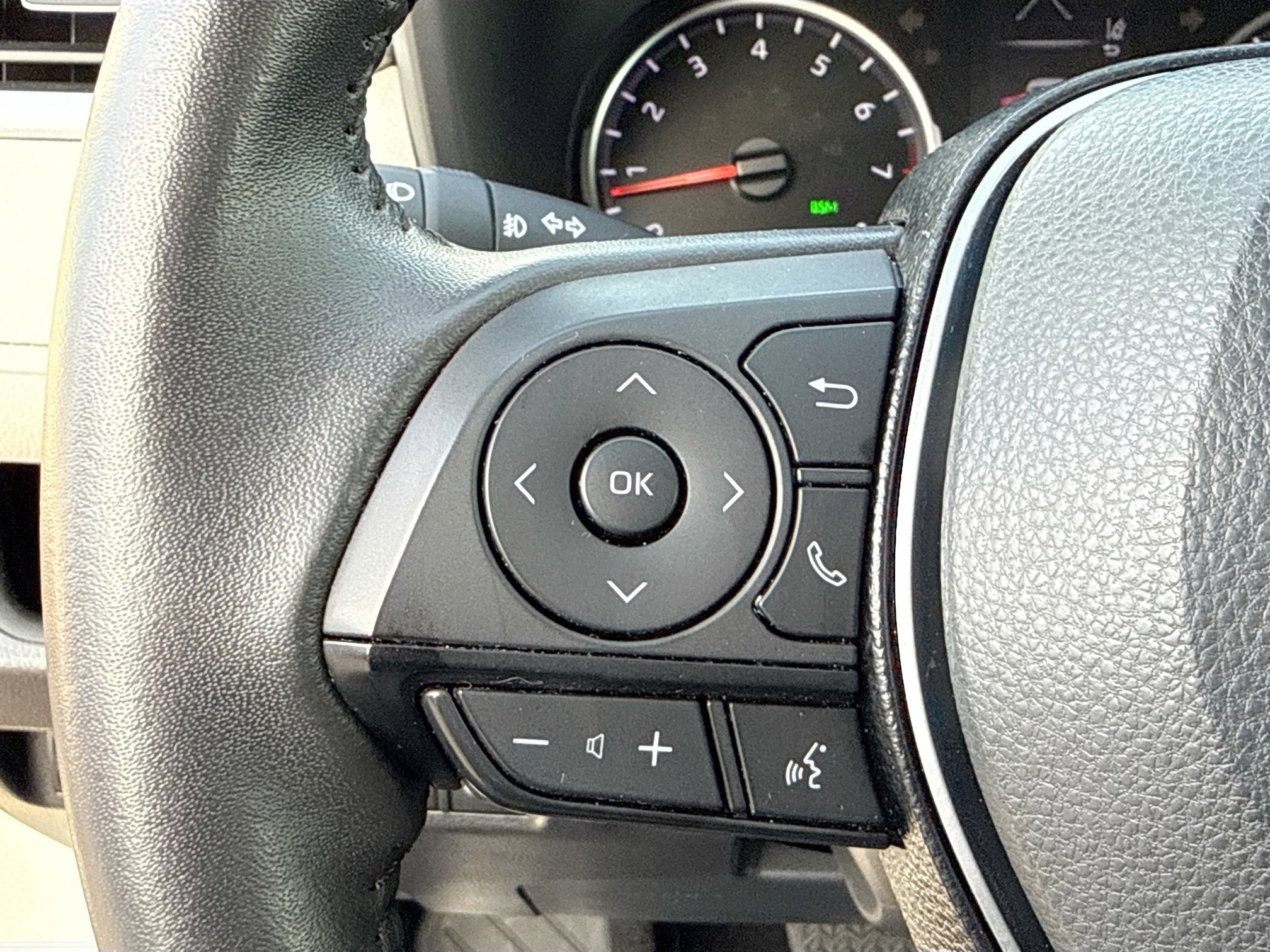 Used 2021 Toyota RAV4 XLE Premium image 38