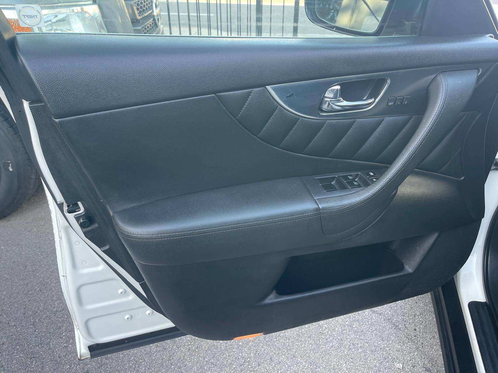 Used 2010 INFINITI FX35 AWD w/ Navigation Pkg image 6