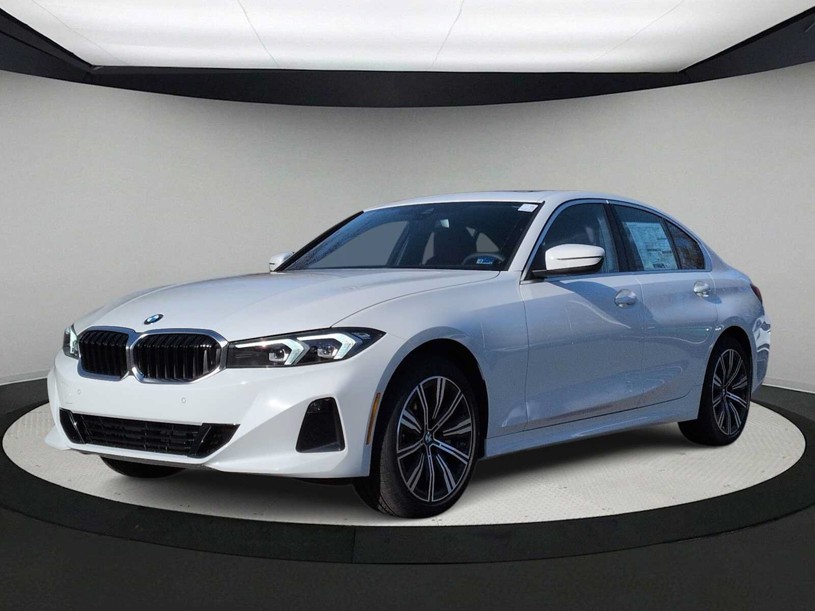 Used 2026 BMW 330i xDrive Sedan w/ Convenience Package AWD/4WD image 4