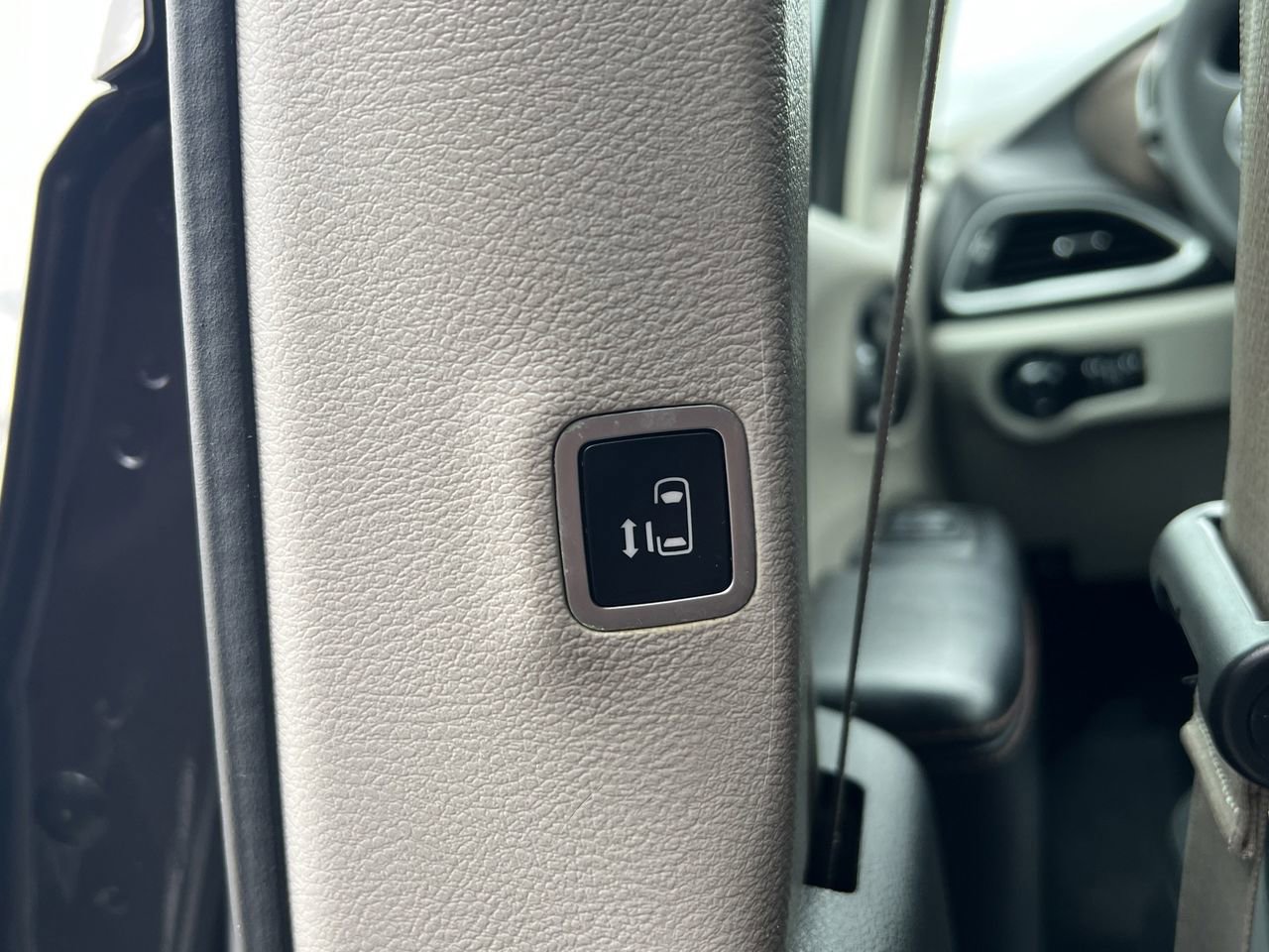 Used 2018 Chrysler Pacifica Touring Plus w/ Tire & Wheel Group image 26