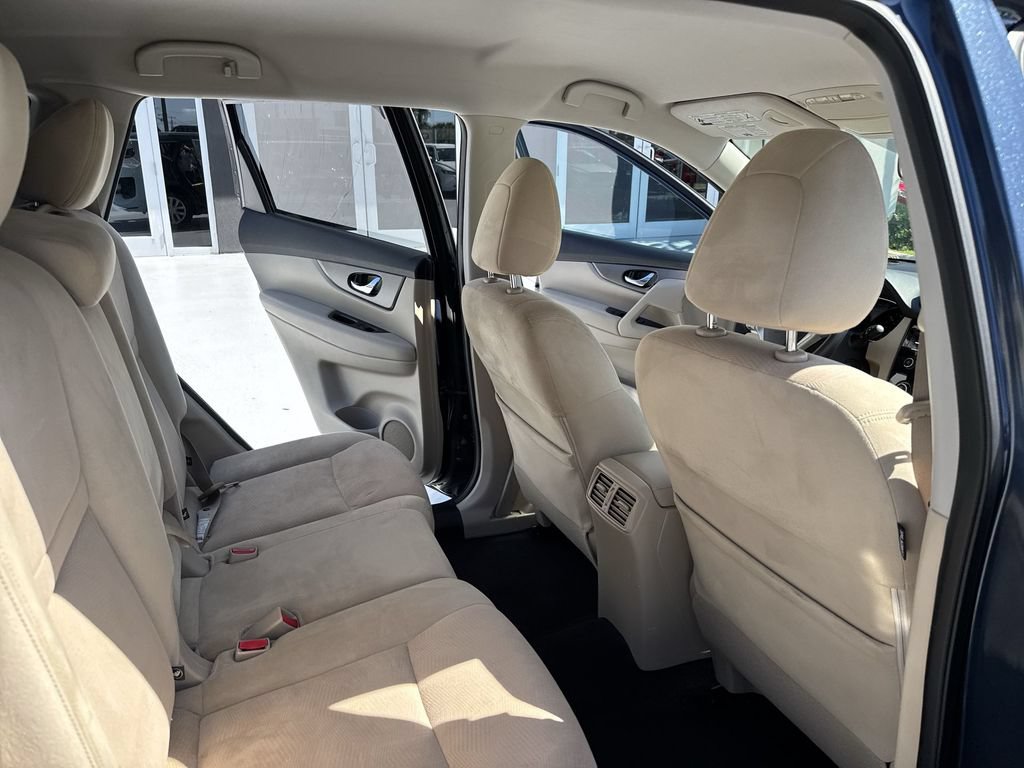 Used 2016 Nissan Rogue S w/ Appearance Package FWD image 33