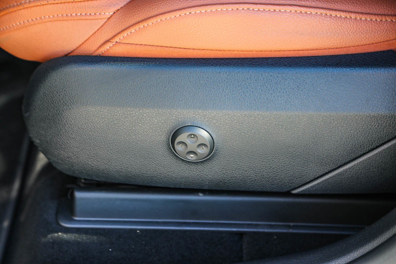 Used 2025 Mercedes-Benz GLC 300 4MATIC image 19