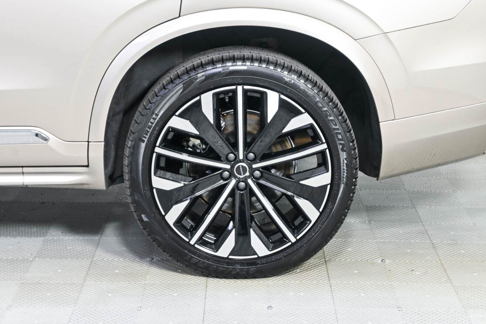 Certified 2025 Volvo XC90 T8 Core AWD/4WD image 38