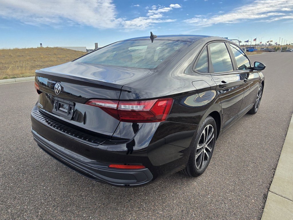 Used 2023 Volkswagen Jetta Sport image 5