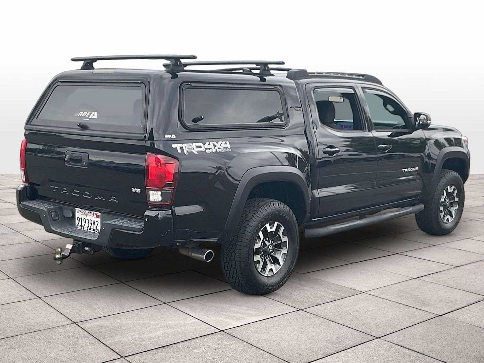 Used 2018 Toyota Tacoma TRD Off-Road w/ Technology Package AWD/4WD image 15