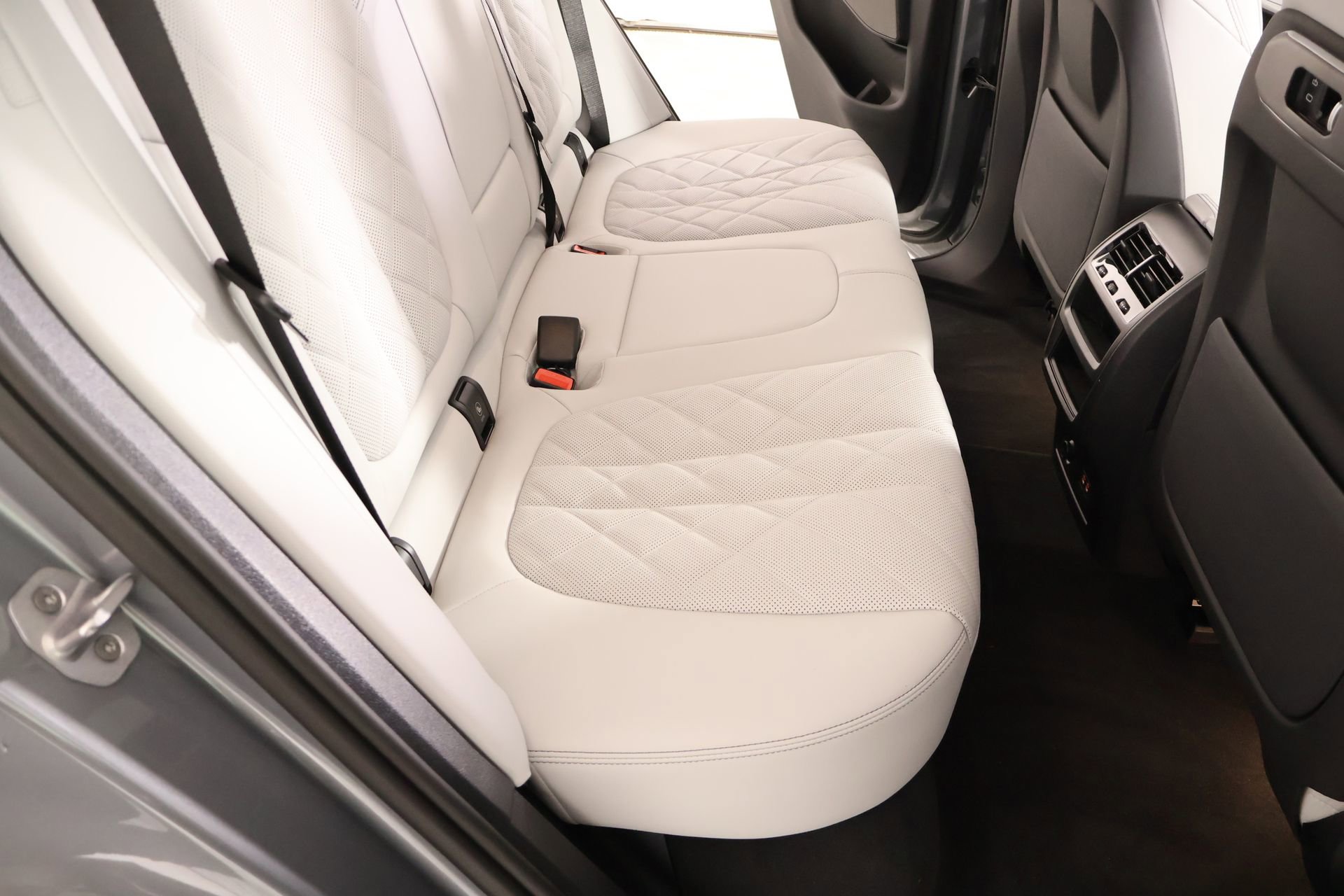 New 2026 BMW X5 xDrive40i AWD/4WD image 14