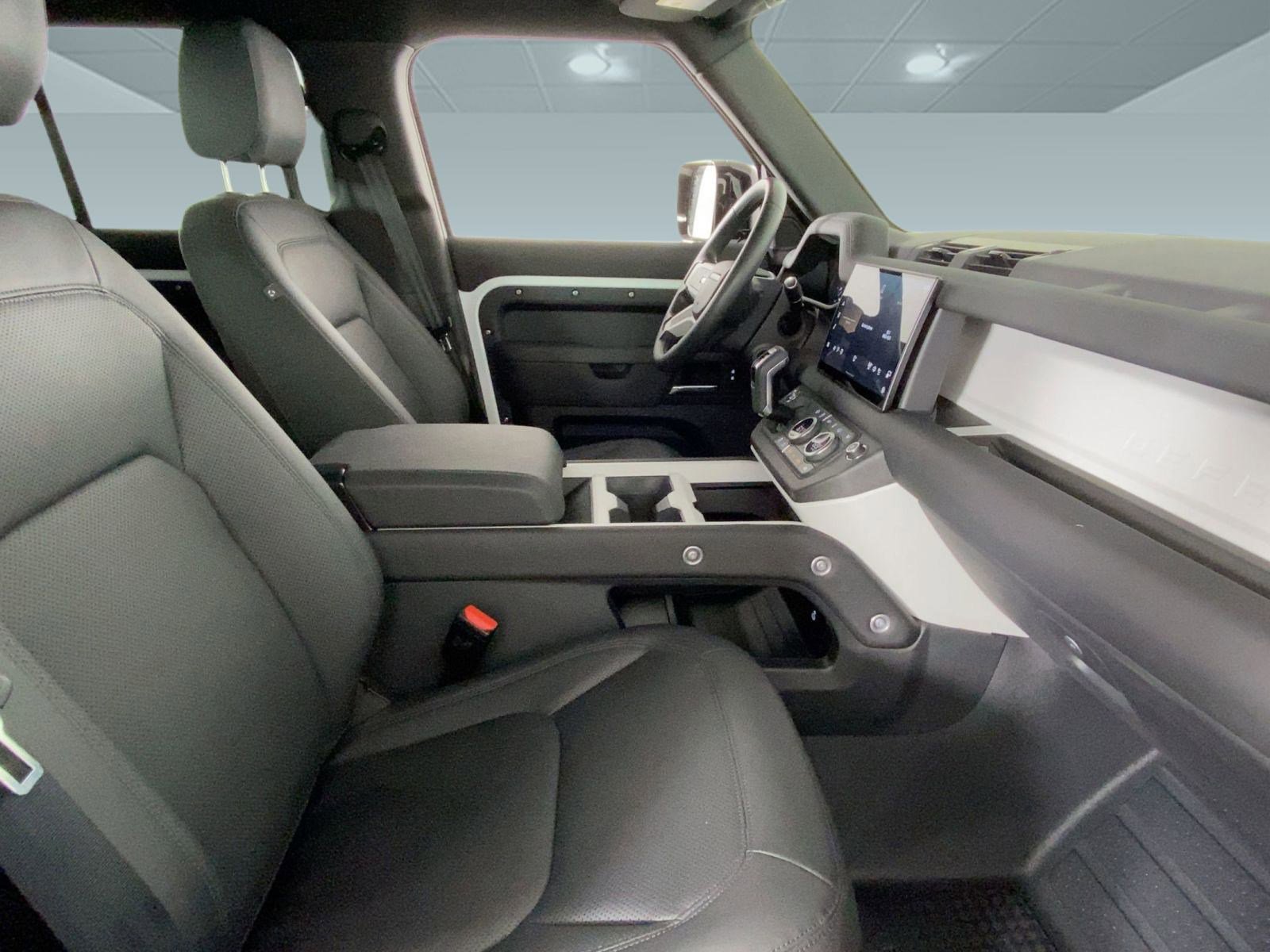 Used 2025 Land Rover Defender 110 S image 26