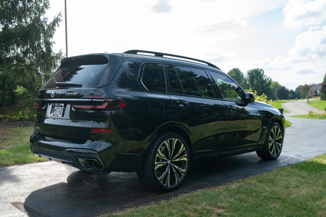 Used 2023 BMW X7 M60i image 3
