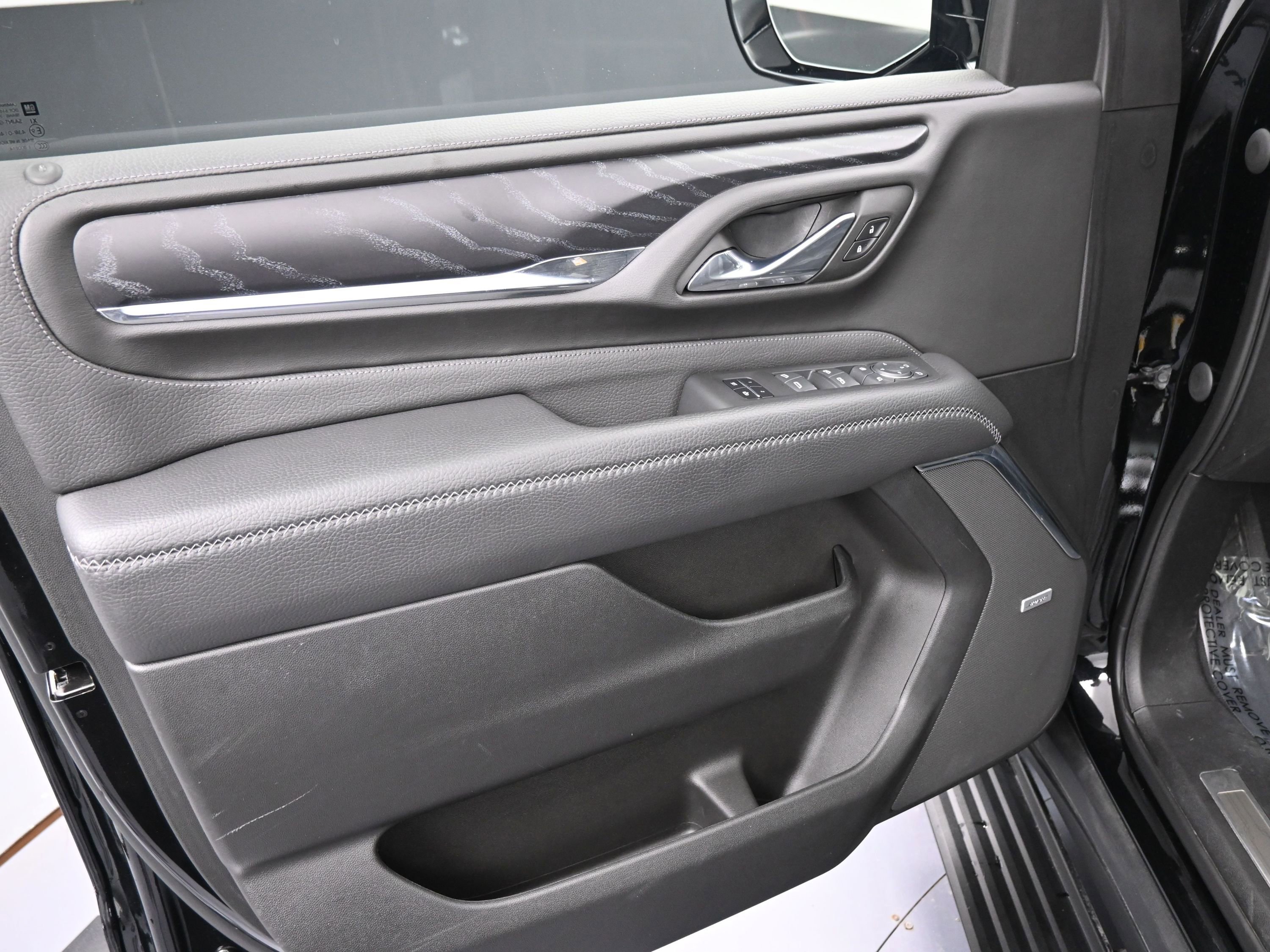 Used 2023 GMC Yukon Denali w/ Advanced Technology Package image 13