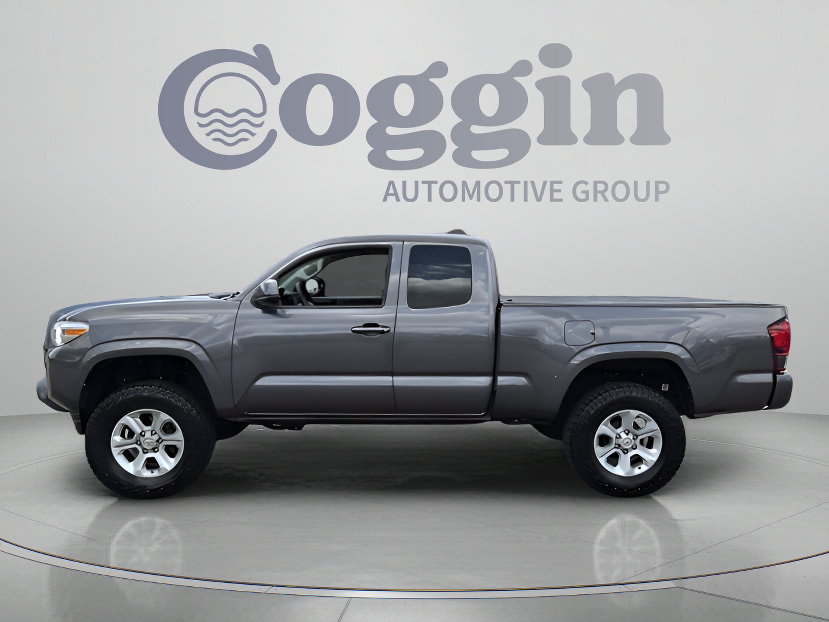 Used 2022 Toyota Tacoma SR w/ SR Convenience Package AWD/4WD image 2