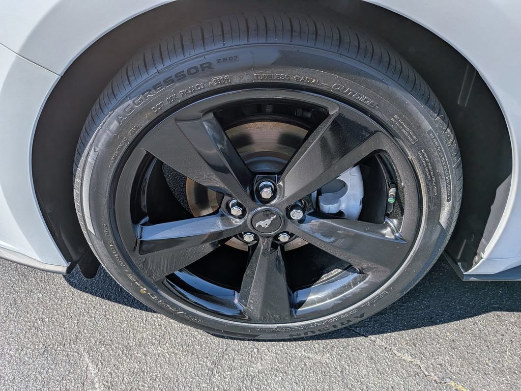 Used 2022 Ford Mustang Coupe w/ Black Accent Package RWD image 9