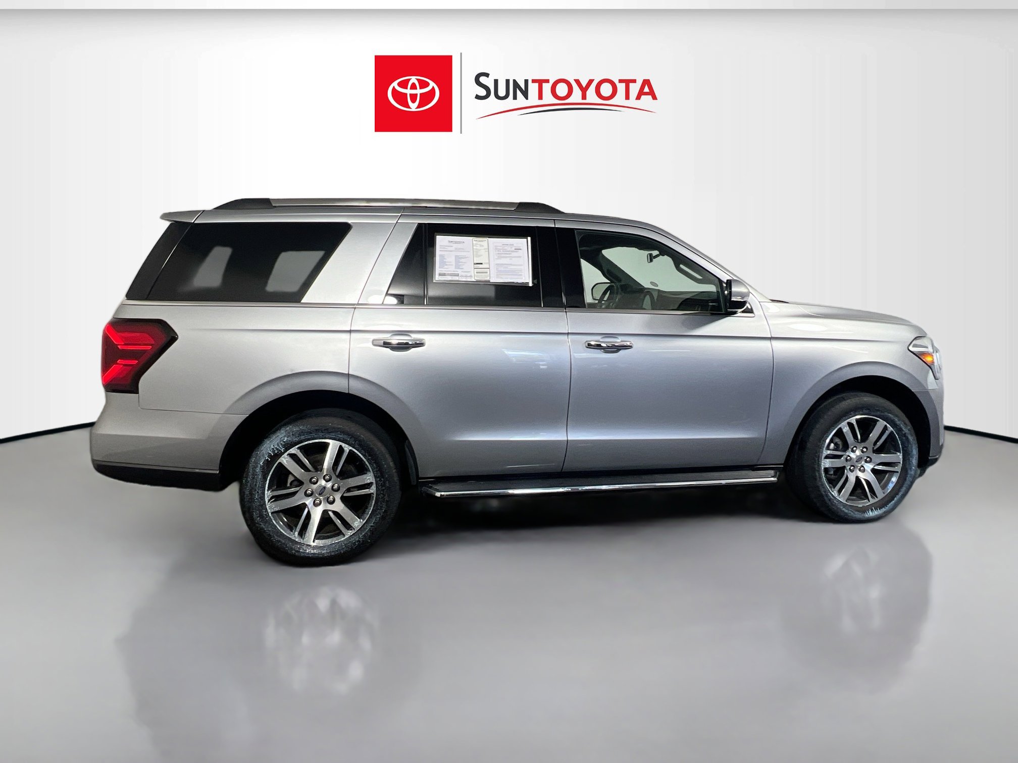 Used 2023 Ford Expedition Limited RWD image 2