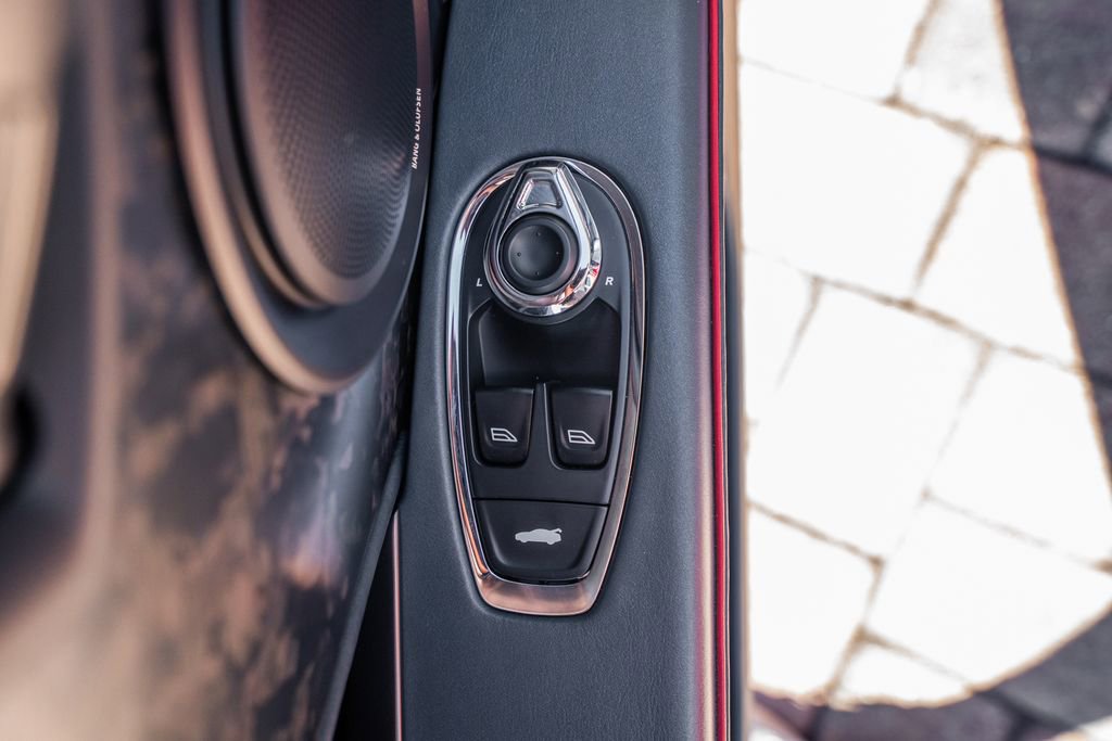 Used 2019 Aston Martin DBS Superleggera image 18