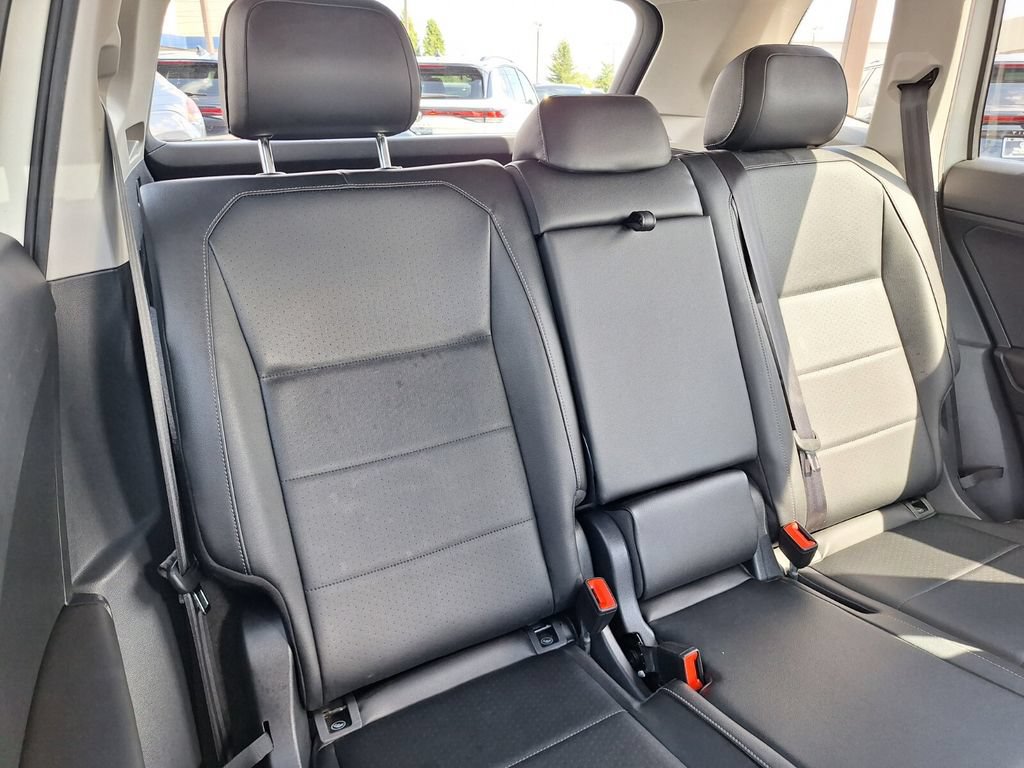 Used 2018 Volkswagen Tiguan SE AWD/4WD image 26
