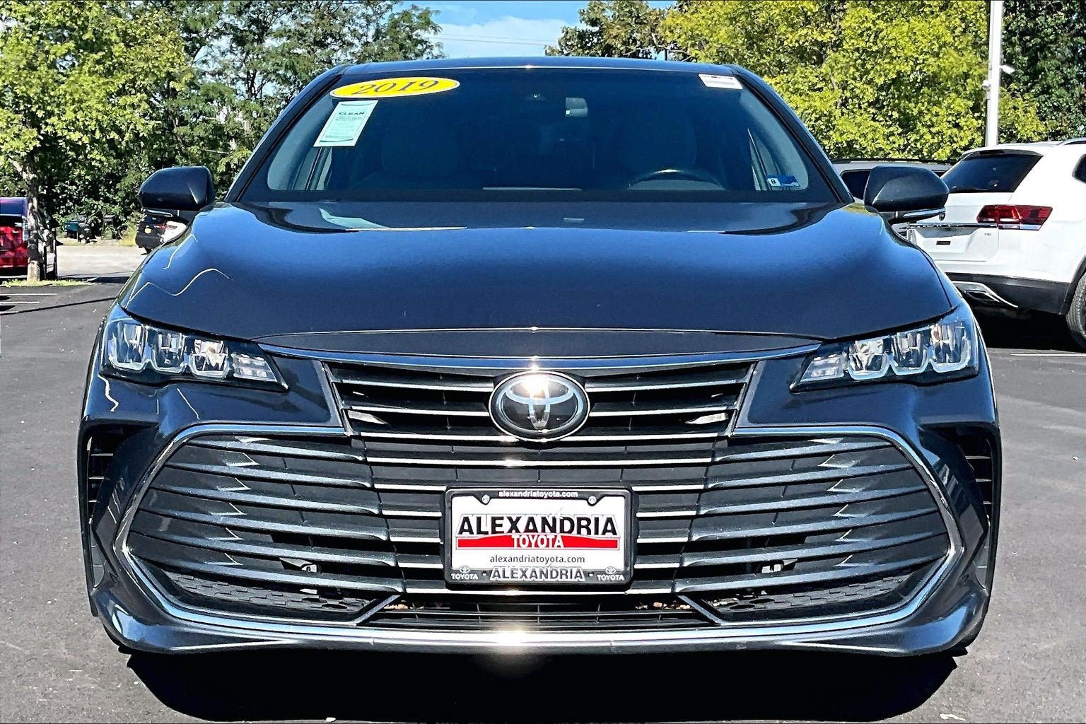 Used 2019 Toyota Avalon XLE w/ Moonroof Package FWD image 3