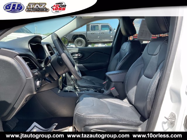 Used 2019 Jeep Cherokee Latitude w/ Popular Appearance Group FWD image 9
