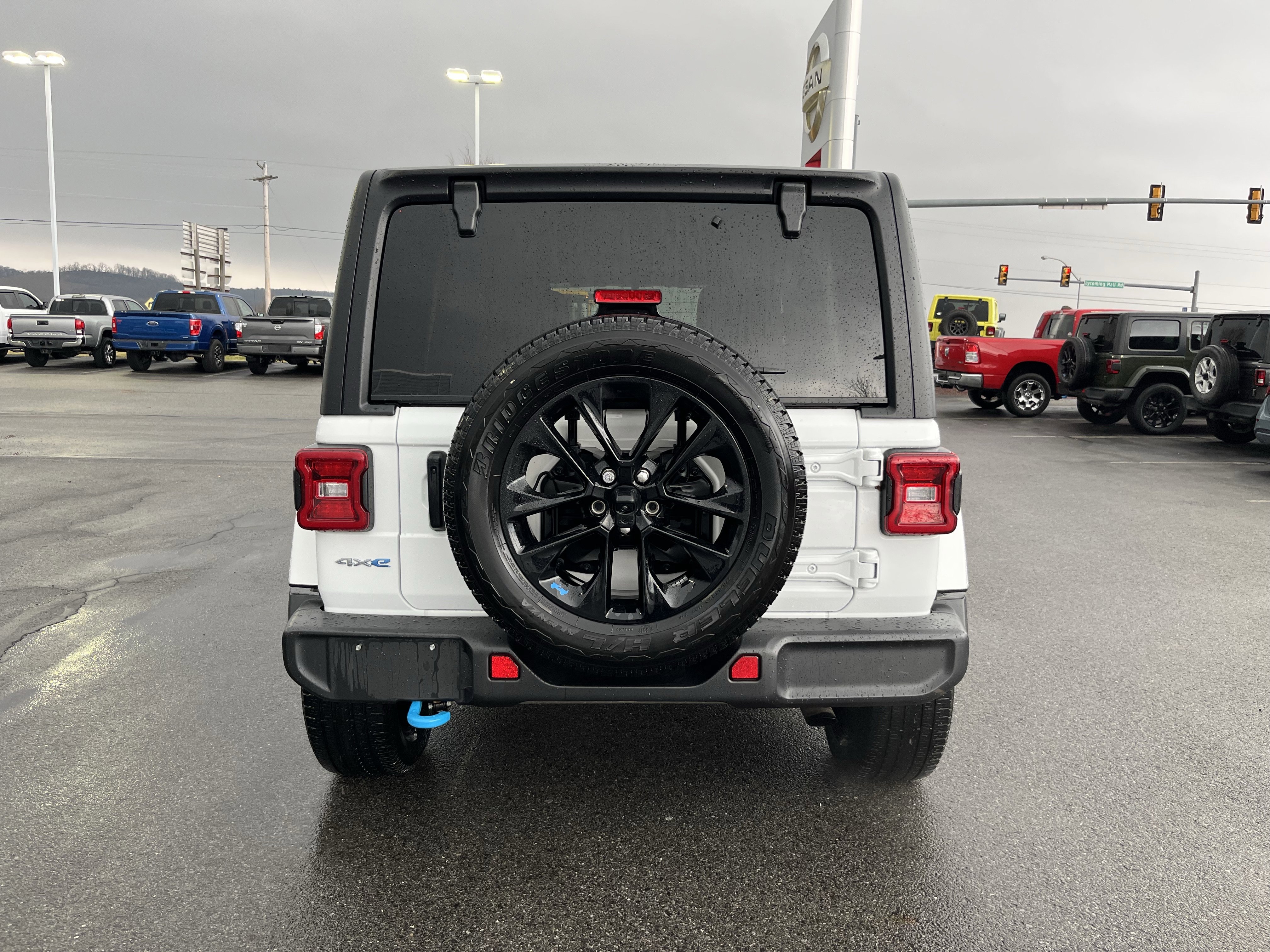 Used 2023 Jeep Wrangler Unlimited Sahara w/ Cold Weather Group image 4