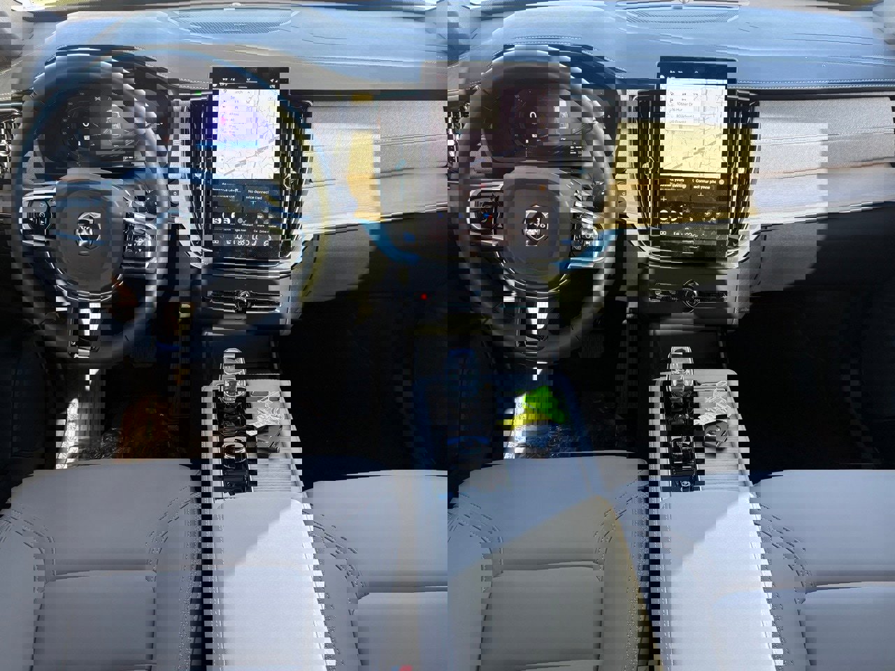 New 2025 Volvo XC90 T8 Plus w/ Protection Package Premier image 11