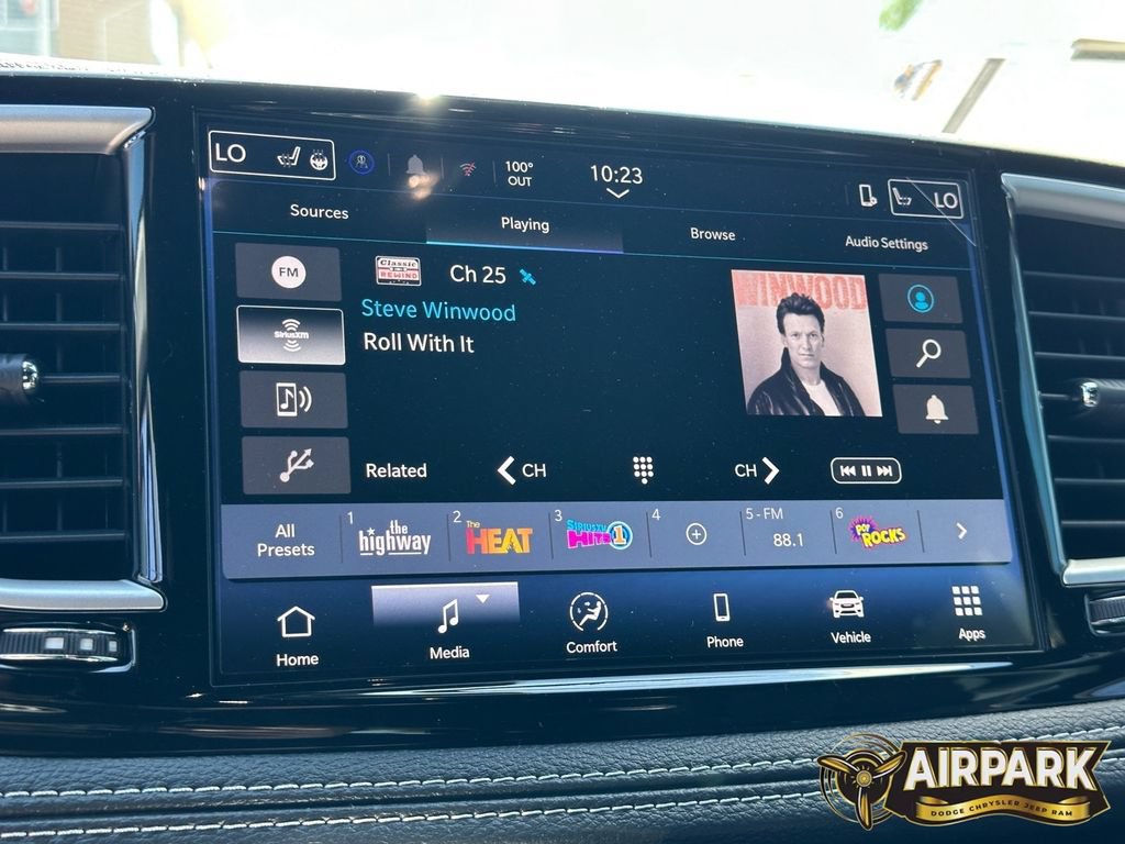 New 2025 Chrysler Pacifica Select FWD image 19