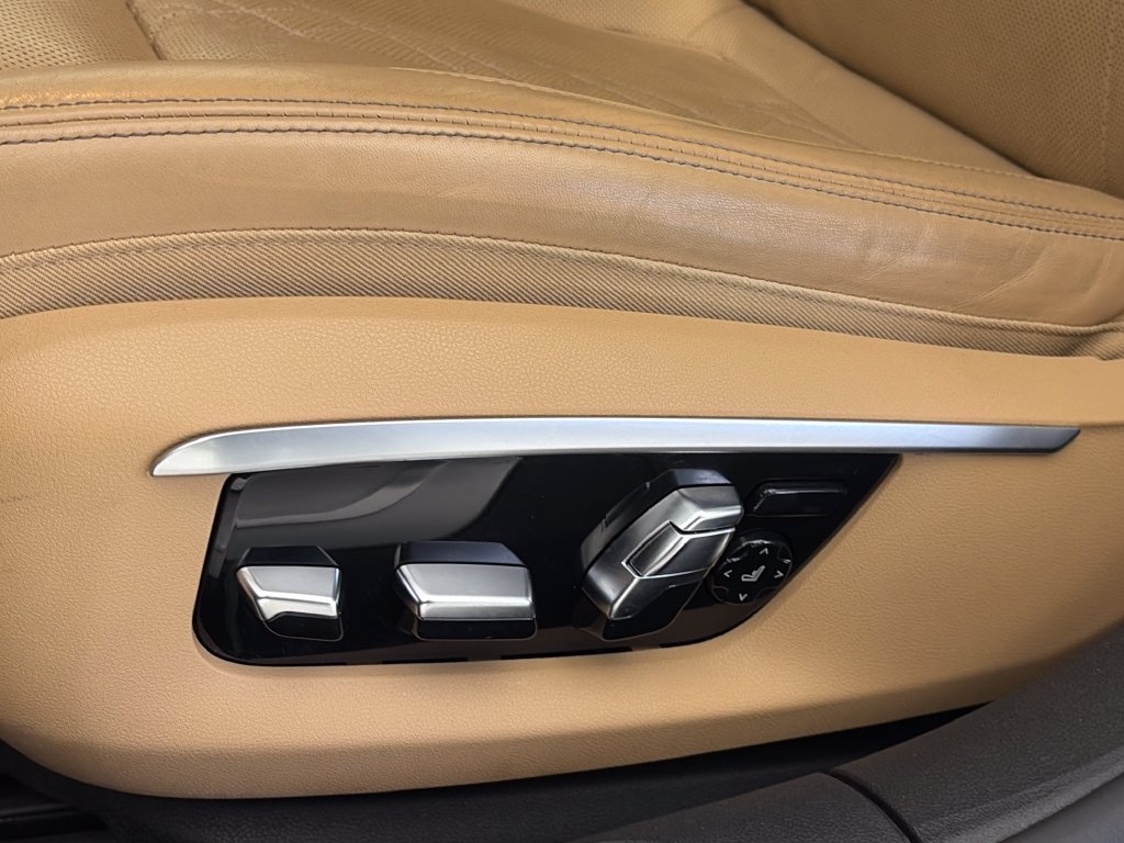 Used 2017 BMW 750i xDrive AWD/4WD image 26
