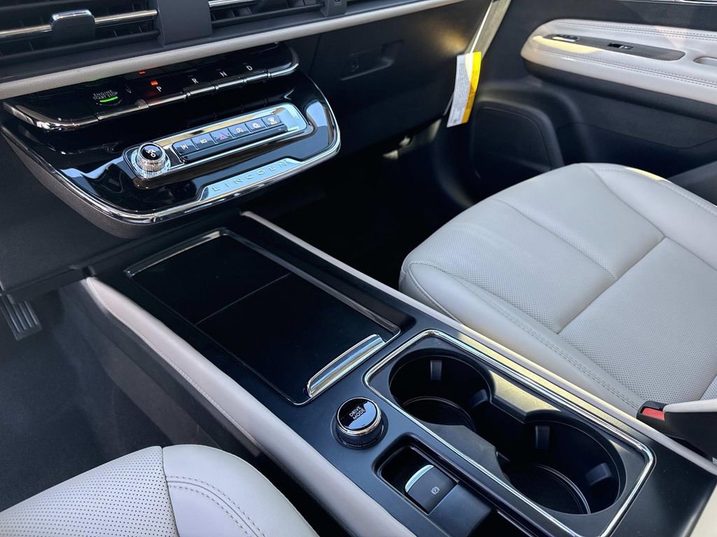 New 2026 Lincoln Corsair Premiere image 25